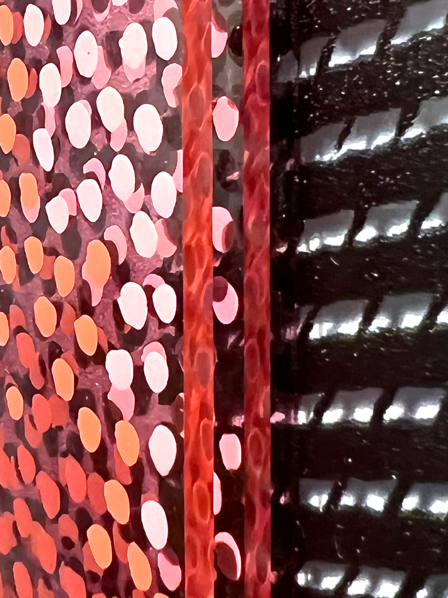 Marilyn In Silk – Layered plexiglass edge with pink dots beside a dark graphic layer