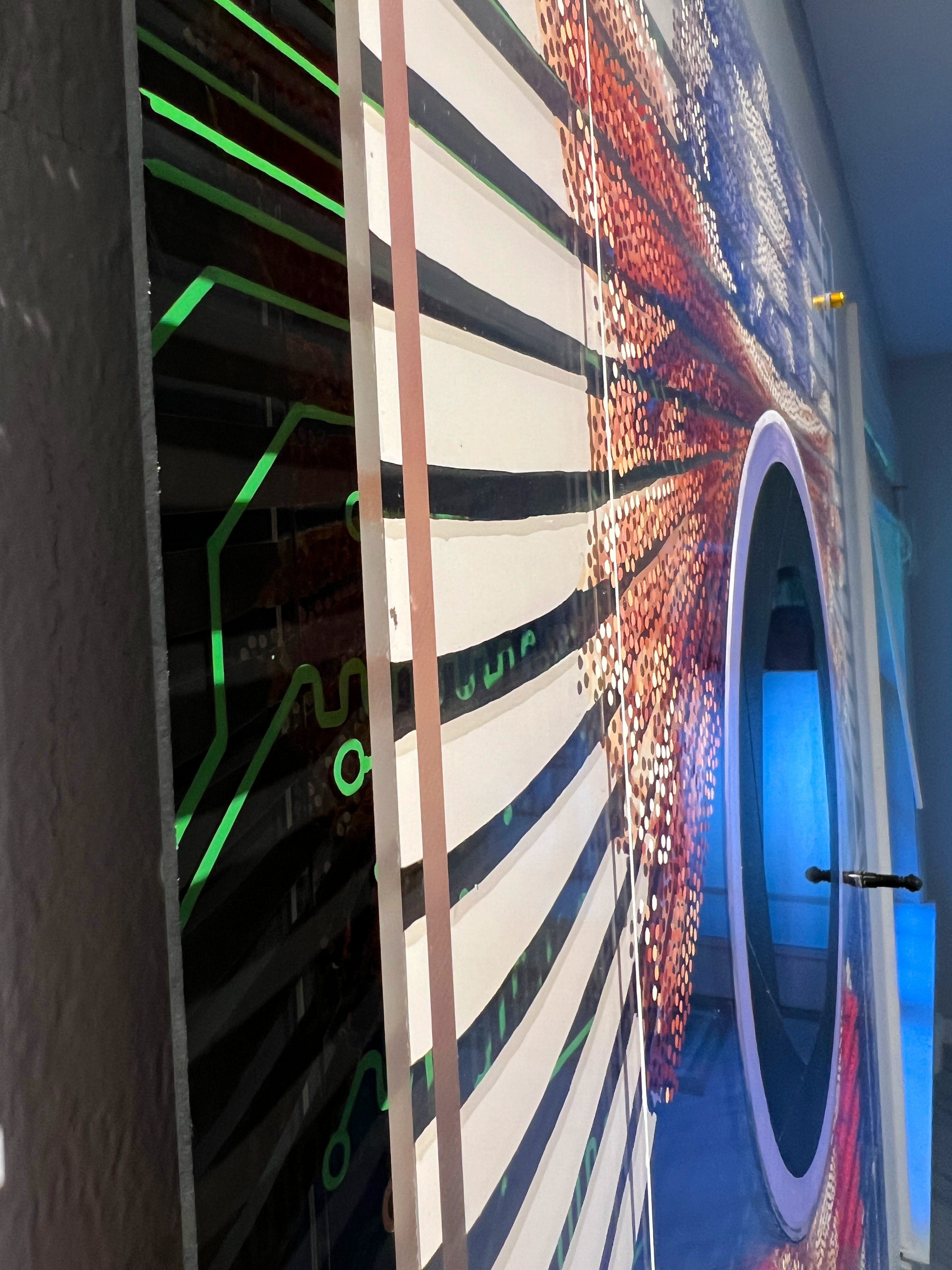Oz – Side angle showing layered plexiglass, blinds, and lens